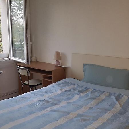 Une Chambre Privee Entre Paris Et Disneyland Noisy-le-Grand Esterno foto