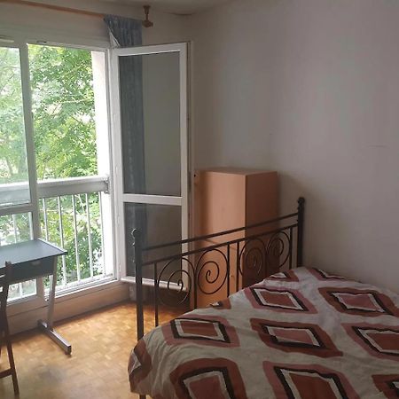 Une Chambre Privee Entre Paris Et Disneyland Noisy-le-Grand Esterno foto