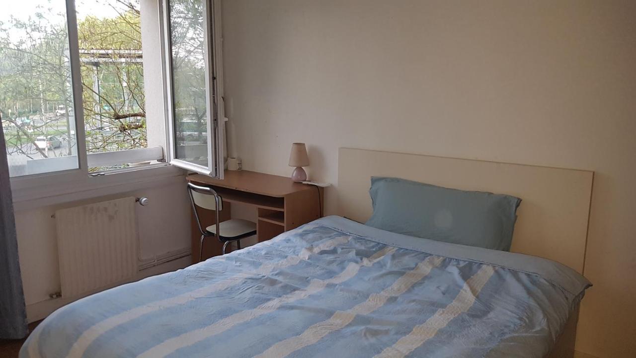 Une Chambre Privee Entre Paris Et Disneyland Noisy-le-Grand Esterno foto