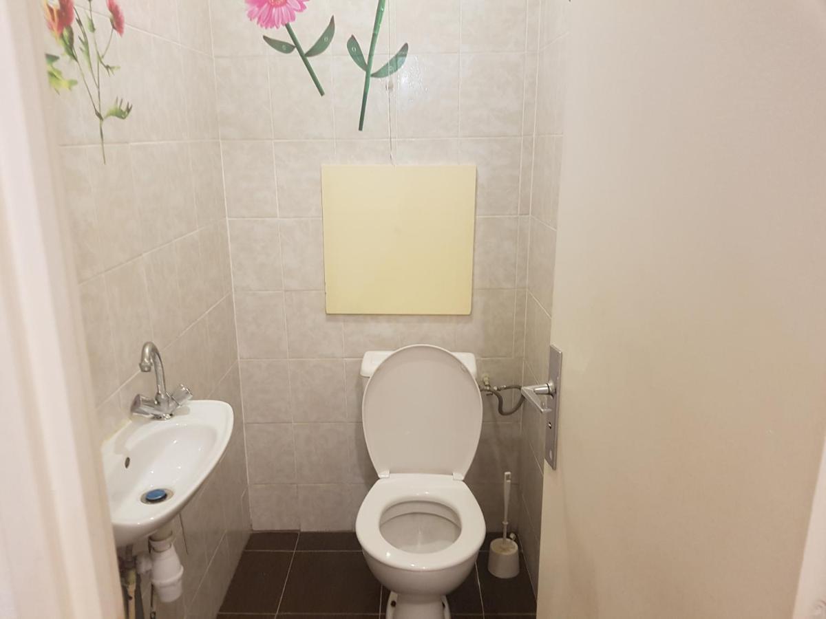 Une Chambre Privee Entre Paris Et Disneyland Noisy-le-Grand Esterno foto